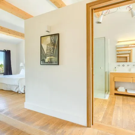 Eden Villa *